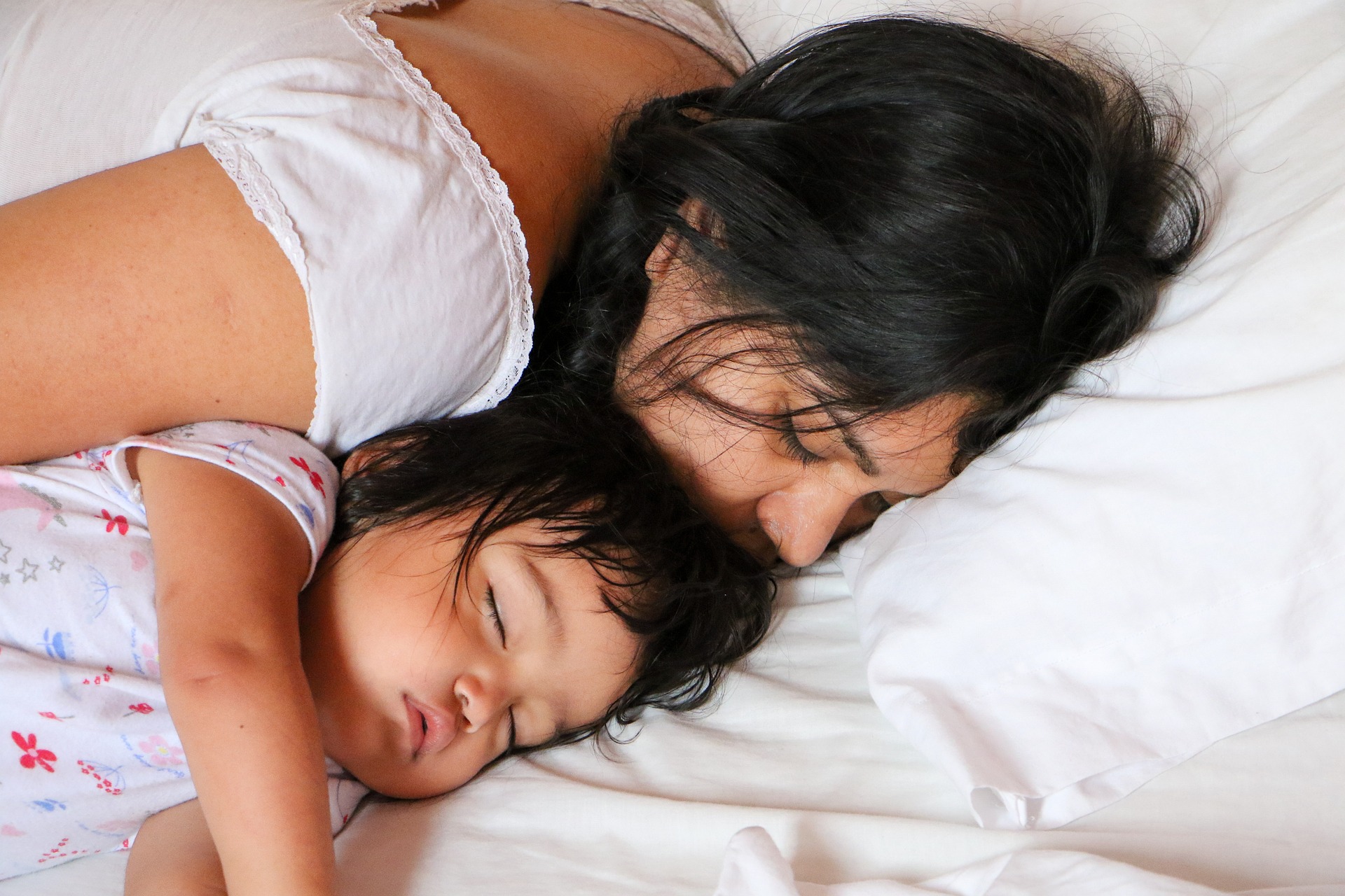 co sleeping pixabay free